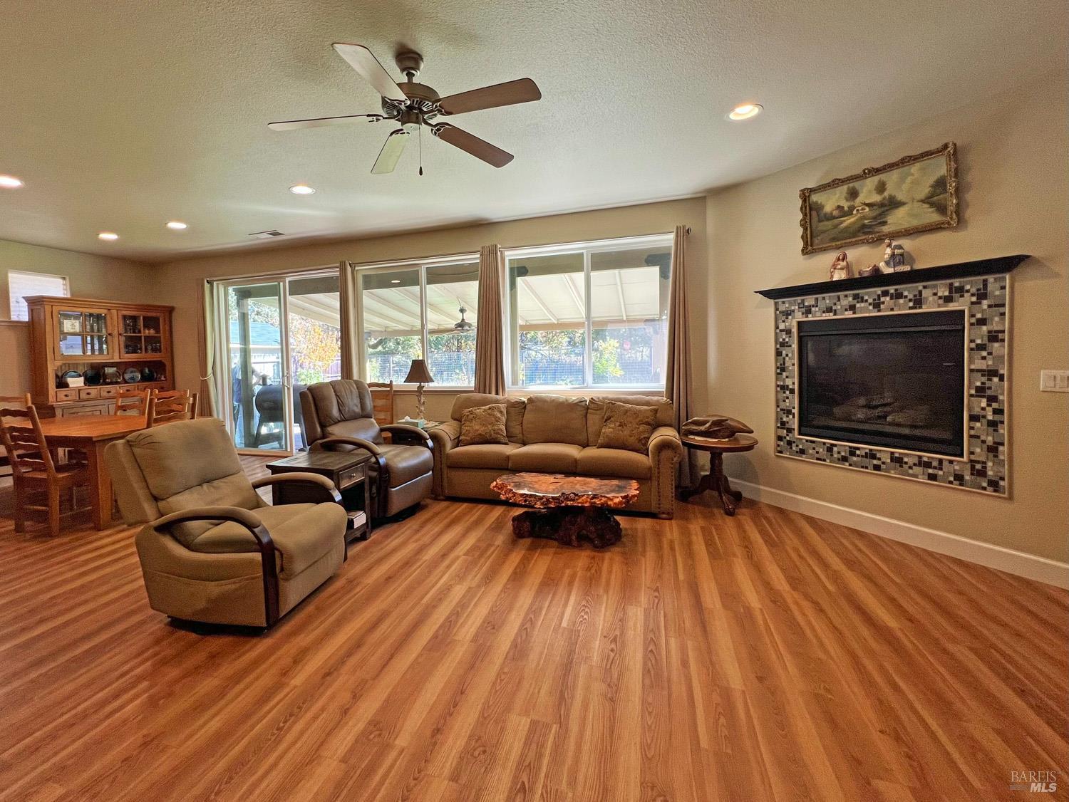 Detail Gallery Image 5 of 36 For 205 Haehl Creek Ct, Ukiah,  CA 95490 - 4 Beds | 3 Baths