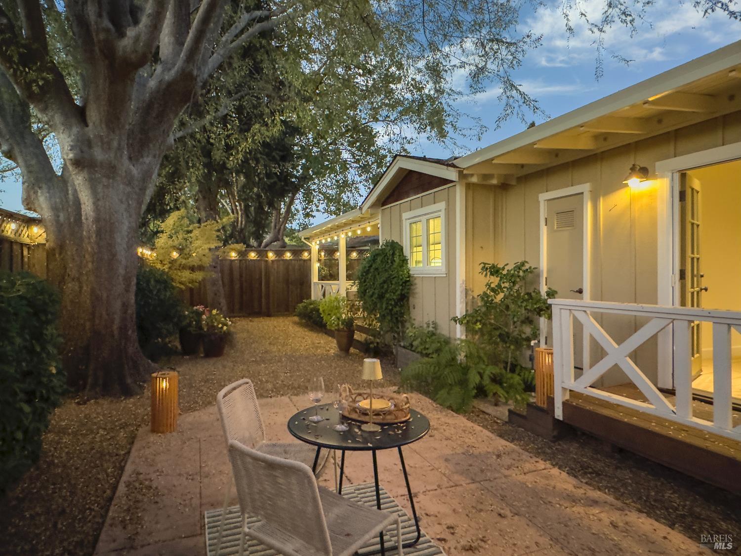 Detail Gallery Image 4 of 42 For 429 Moll Ct, Sonoma,  CA 95476 - 3 Beds | 2 Baths