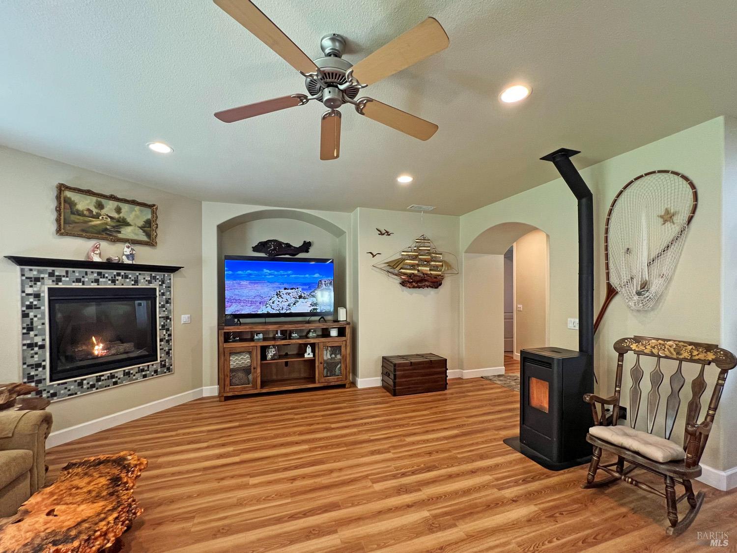 Detail Gallery Image 8 of 36 For 205 Haehl Creek Ct, Ukiah,  CA 95490 - 4 Beds | 3 Baths