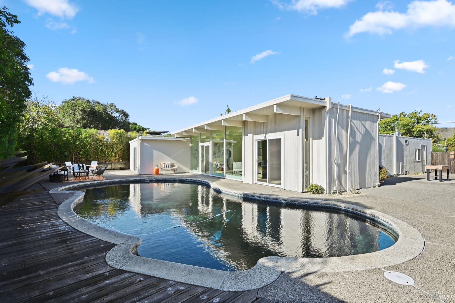 Detail Gallery Image 47 of 58 For 711 Montecillo Rd, San Rafael,  CA 94903 - 4 Beds | 2 Baths