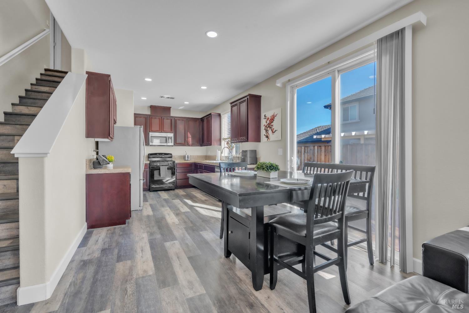 Detail Gallery Image 26 of 51 For 2042 Hamstead Ct, Vacaville,  CA 95687 - 5 Beds | 2/1 Baths