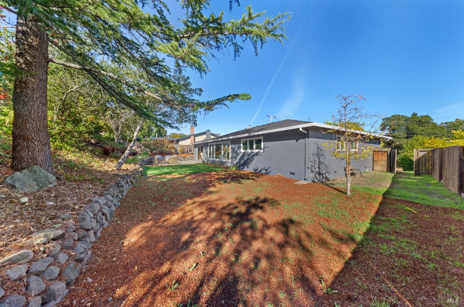 Detail Gallery Image 25 of 25 For 30 De Ford Dr, San Rafael,  CA 94903 - 3 Beds | 2 Baths