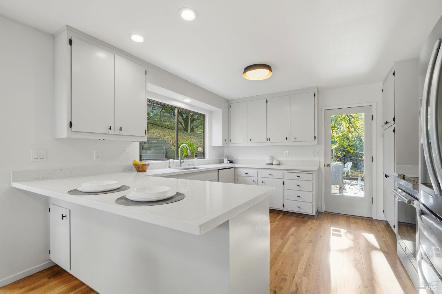 Detail Gallery Image 12 of 51 For 395 Ridge Rd, Novato,  CA 94947 - 3 Beds | 2/1 Baths