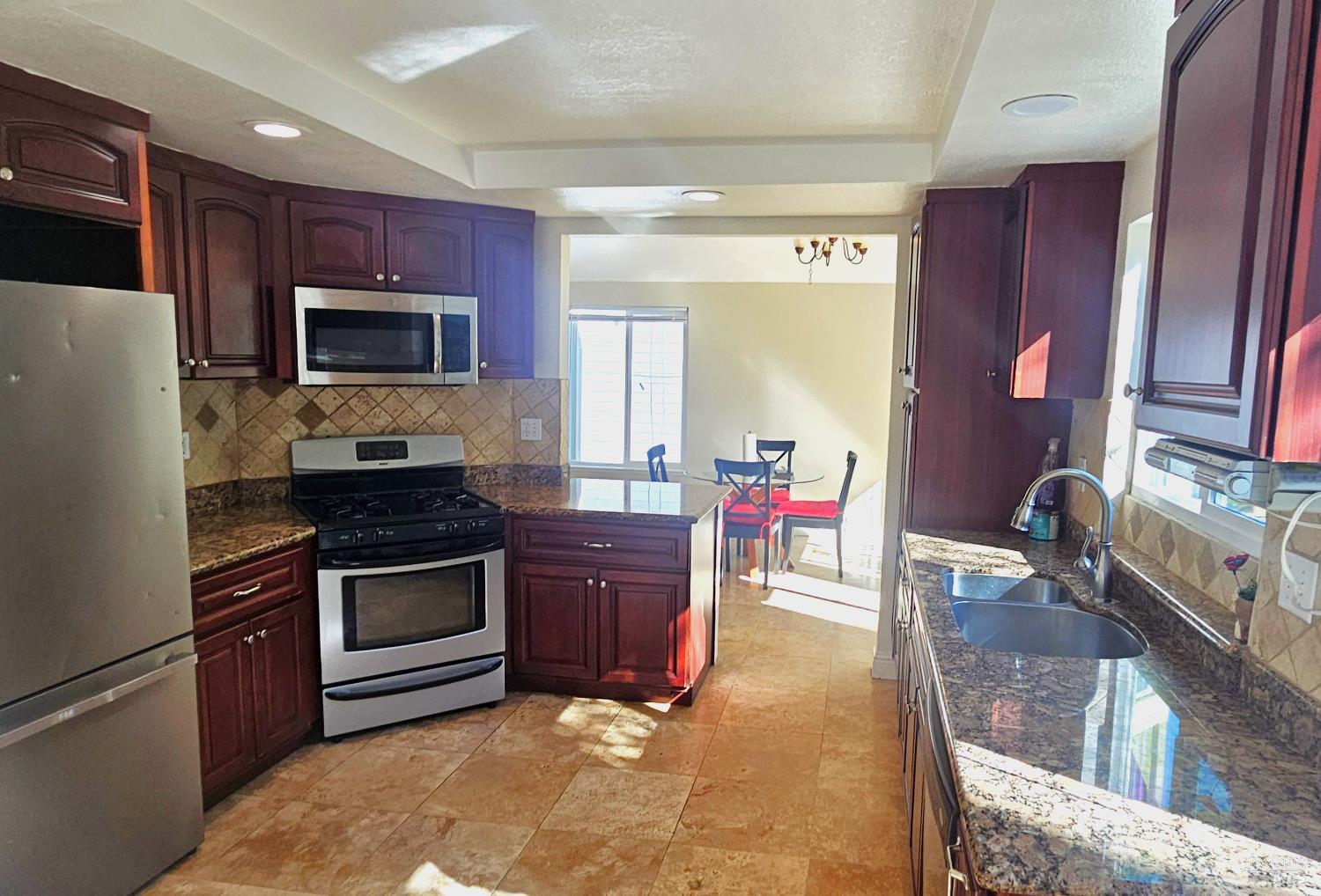 Detail Gallery Image 10 of 32 For 2591 Clipper Ln, Fairfield,  CA 94534 - 4 Beds | 3 Baths