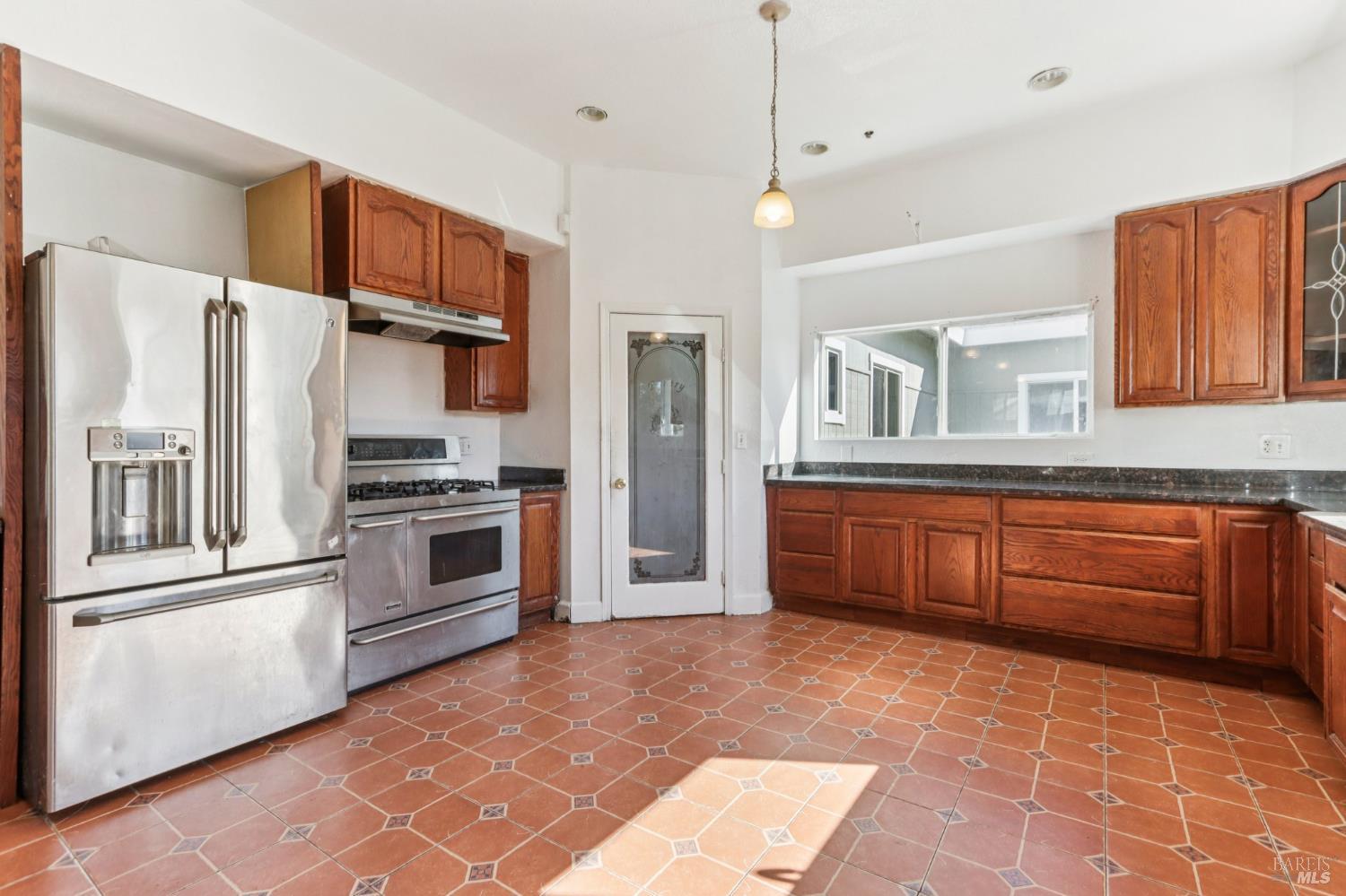 Detail Gallery Image 13 of 56 For 507 Kings Way #B,  Suisun City,  CA 94585 - 10 Beds | 6/1 Baths