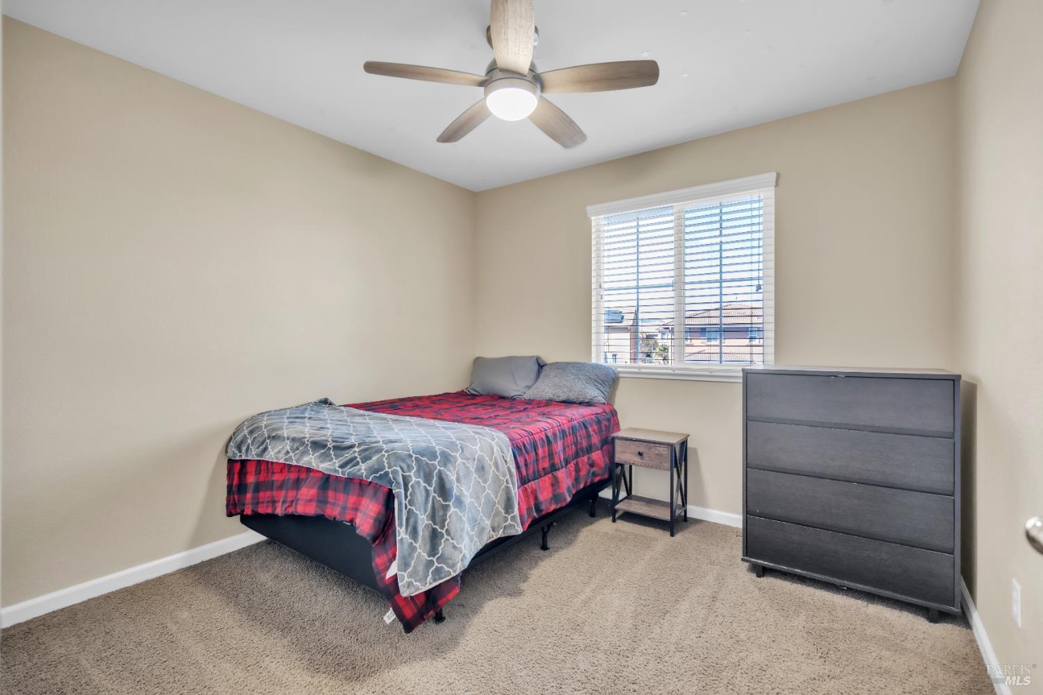 Detail Gallery Image 39 of 51 For 2042 Hamstead Ct, Vacaville,  CA 95687 - 5 Beds | 2/1 Baths