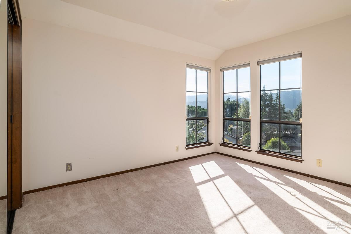 Detail Gallery Image 13 of 35 For 66 Martinez Ct, Novato,  CA 94945 - 4 Beds | 3/1 Baths