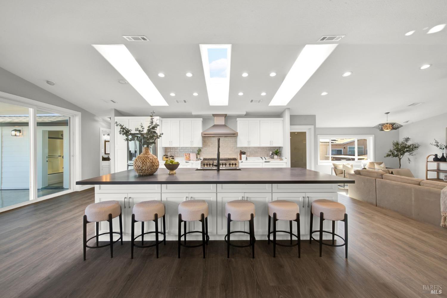 Detail Gallery Image 15 of 75 For 199 Berryessa Dr, Napa,  CA 94558 - 4 Beds | 5/1 Baths