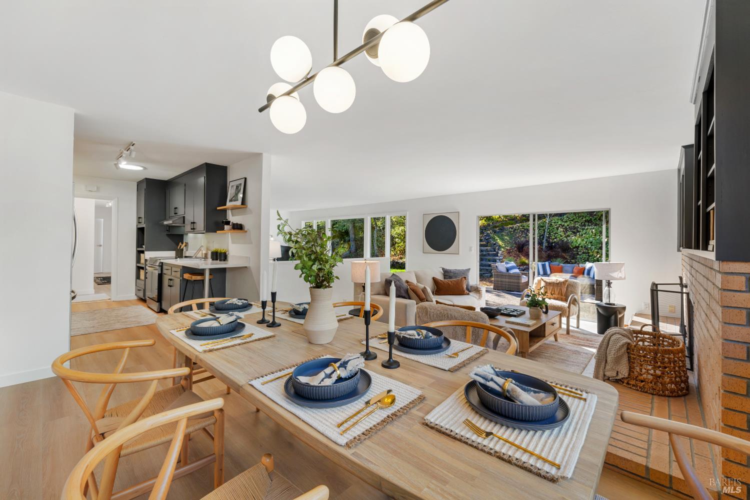 Detail Gallery Image 12 of 25 For 30 De Ford Dr, San Rafael,  CA 94903 - 3 Beds | 2 Baths