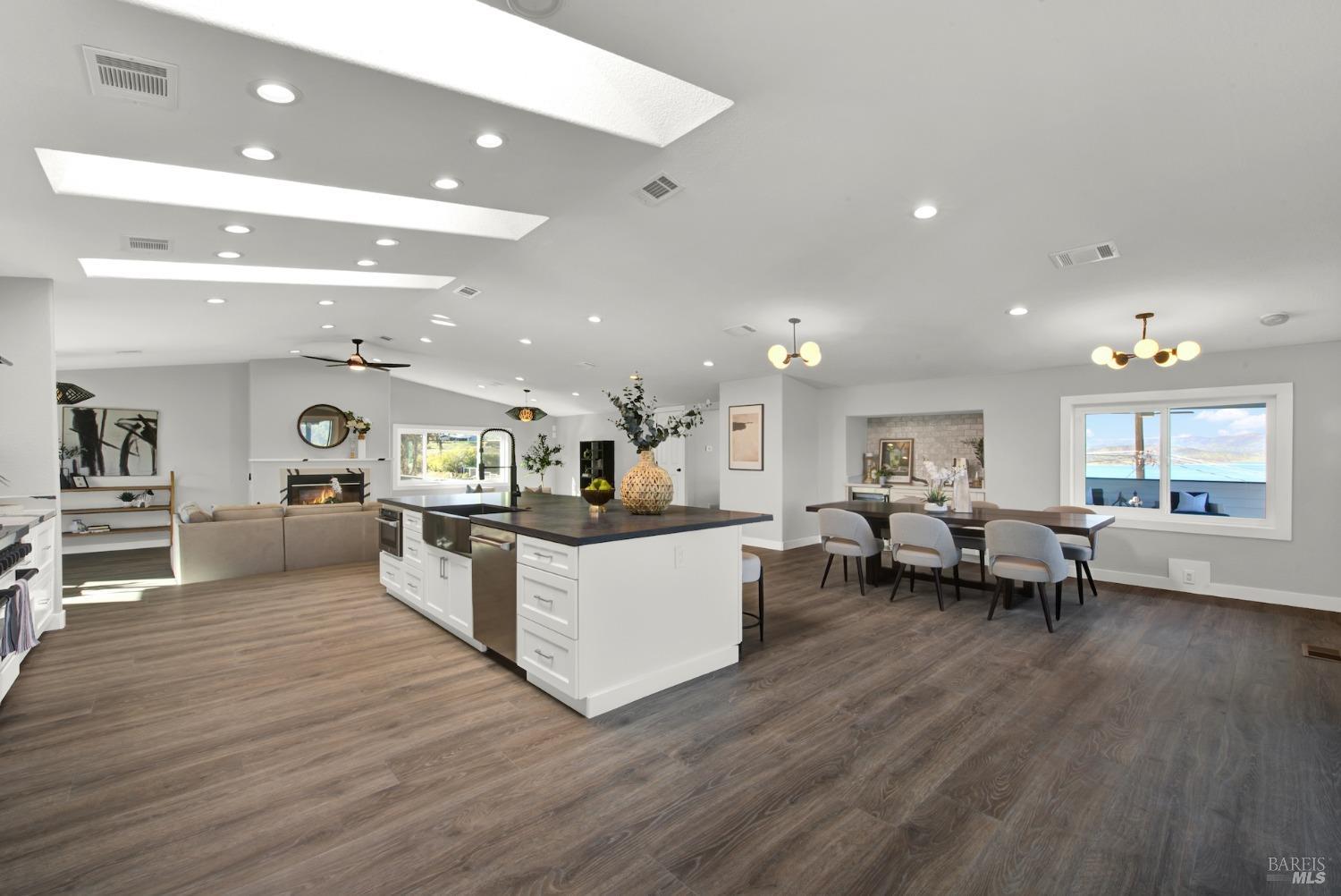 Detail Gallery Image 5 of 75 For 199 Berryessa Dr, Napa,  CA 94558 - 4 Beds | 5/1 Baths