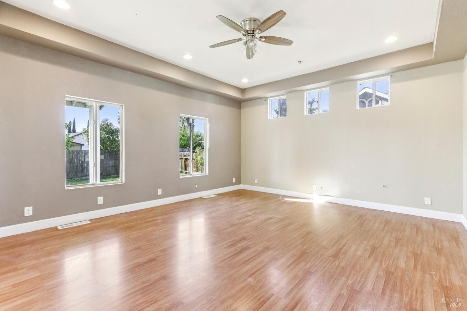 Detail Gallery Image 8 of 56 For 507 Kings Way #B,  Suisun City,  CA 94585 - 10 Beds | 6/1 Baths