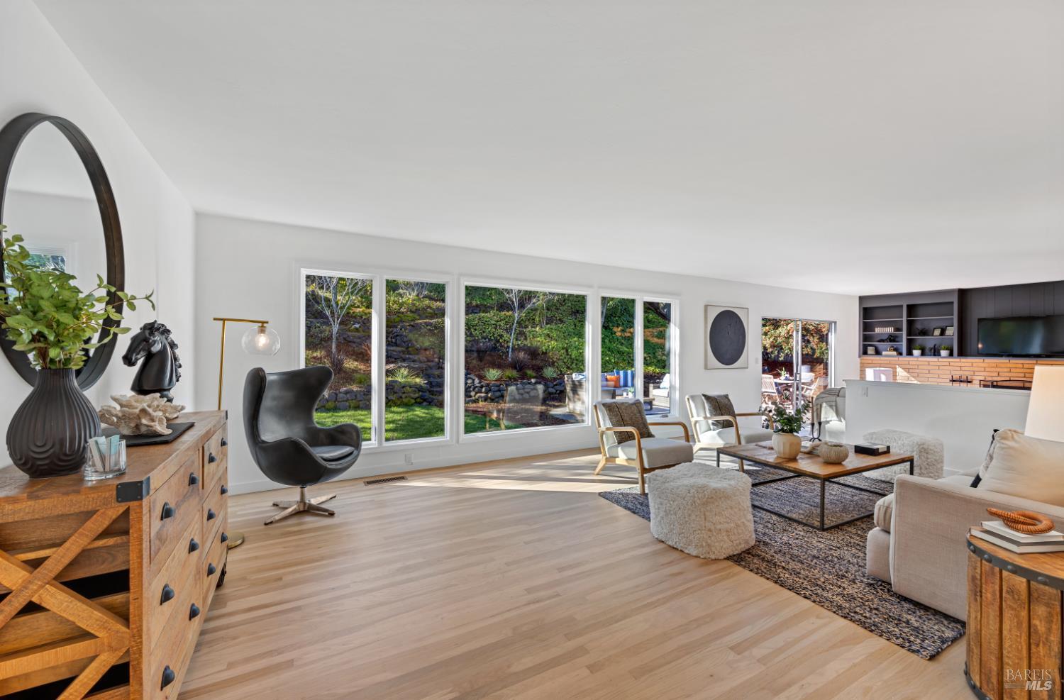 Detail Gallery Image 5 of 25 For 30 De Ford Dr, San Rafael,  CA 94903 - 3 Beds | 2 Baths