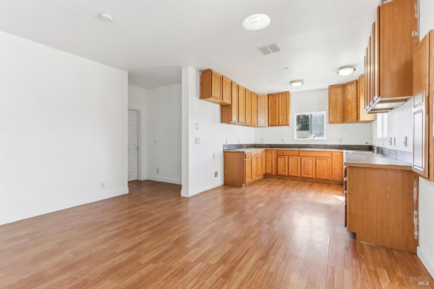 Detail Gallery Image 28 of 56 For 507 Kings Way #B,  Suisun City,  CA 94585 - 10 Beds | 6/1 Baths