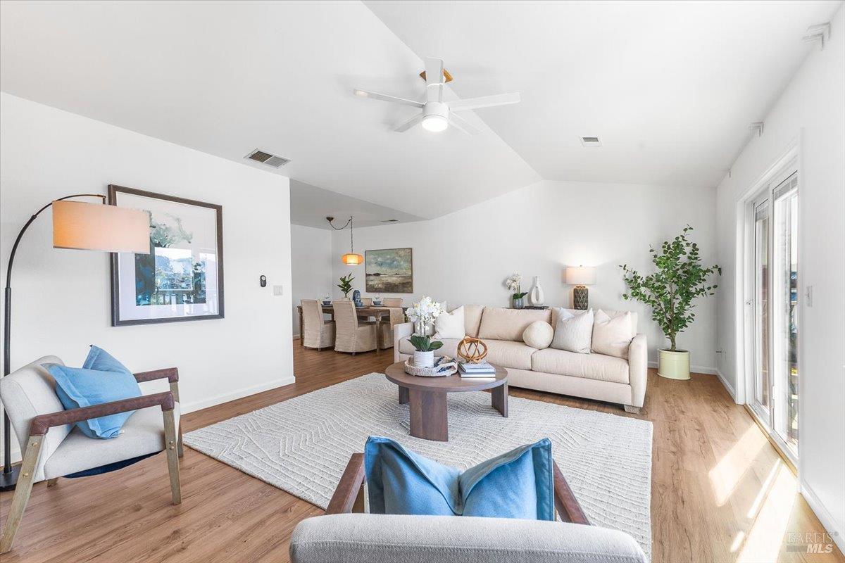 Detail Gallery Image 16 of 58 For 40 Drakes View Cir, Greenbrae,  CA 94904 - 3 Beds | 2/1 Baths