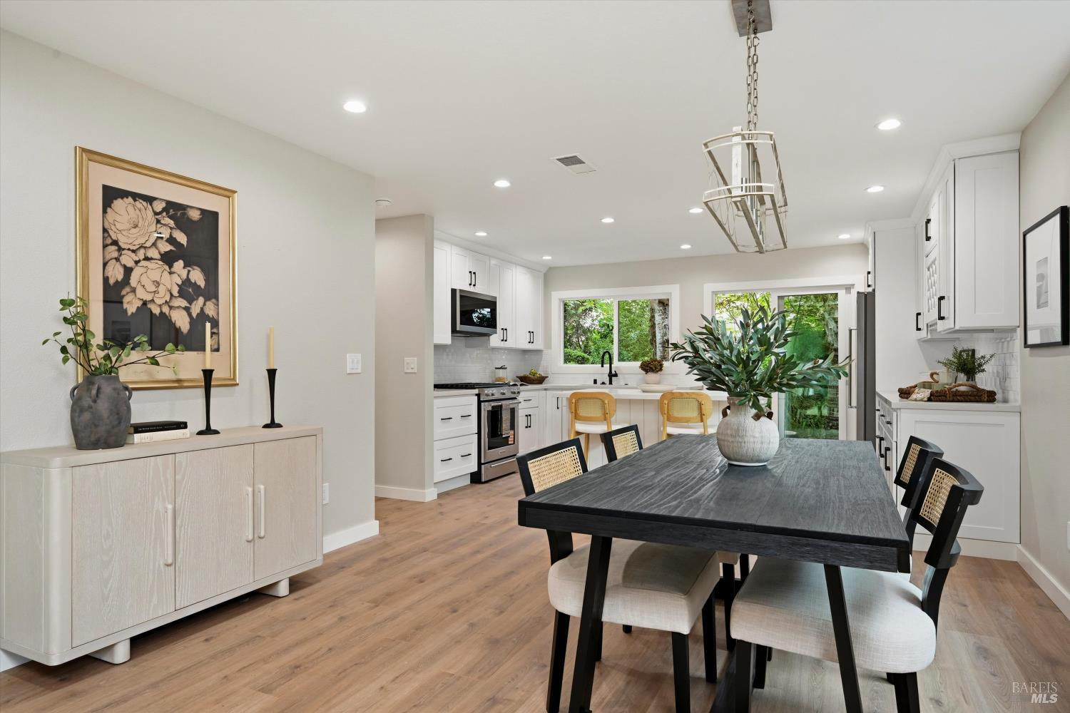 Detail Gallery Image 6 of 35 For 8440 Lasalle Ave, Cotati,  CA 94931 - 3 Beds | 2 Baths