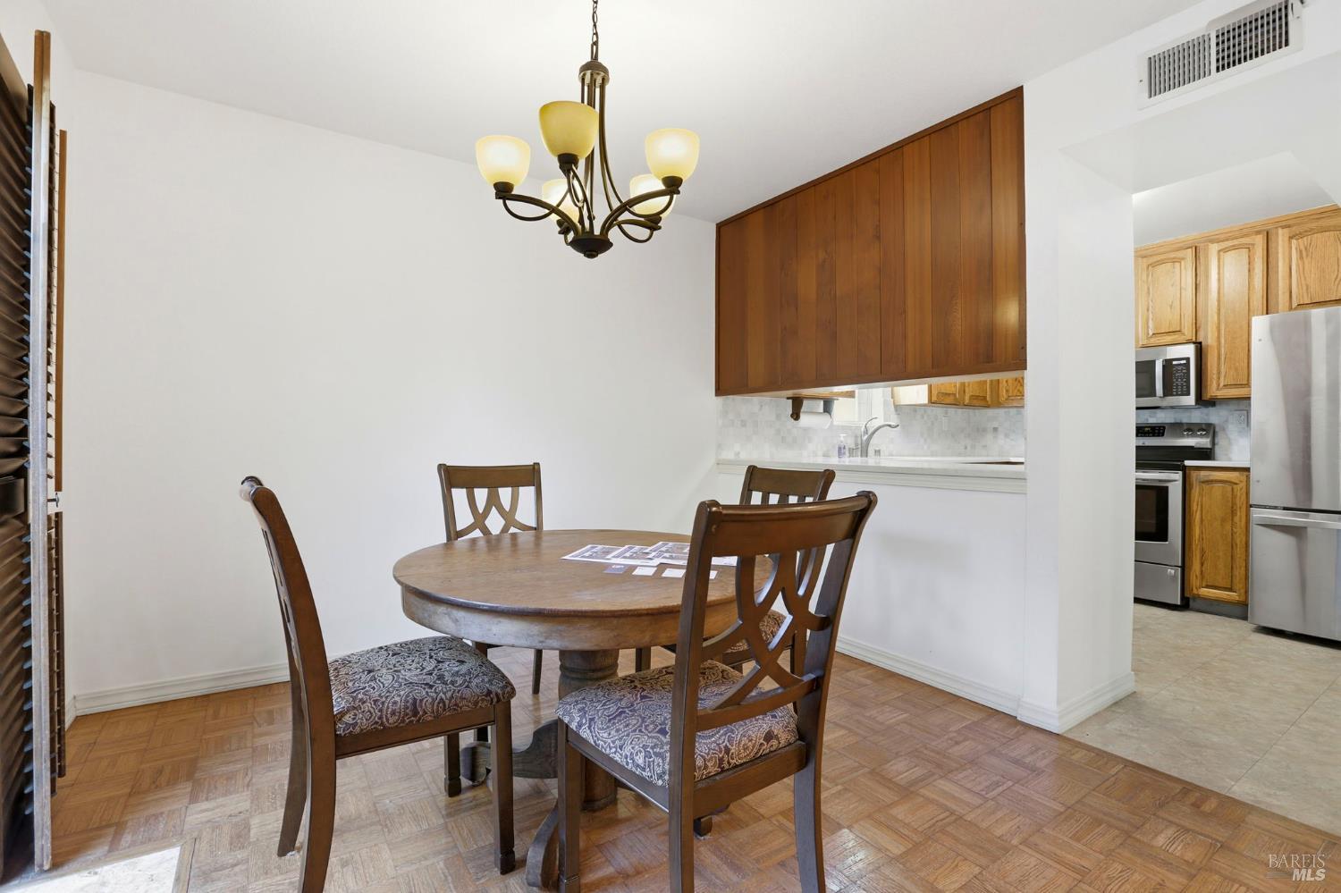 Detail Gallery Image 18 of 41 For 380 Sunset Way, Mill Valley,  CA 94941 - 3 Beds | 2/1 Baths