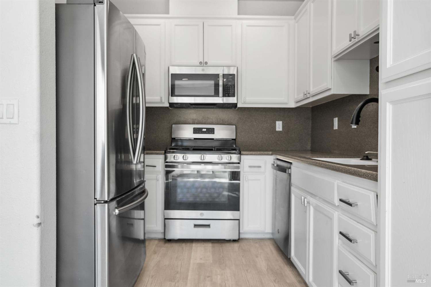 Detail Gallery Image 9 of 27 For 1079 Portofino Ave, Vacaville,  CA 95687 - 3 Beds | 2/1 Baths