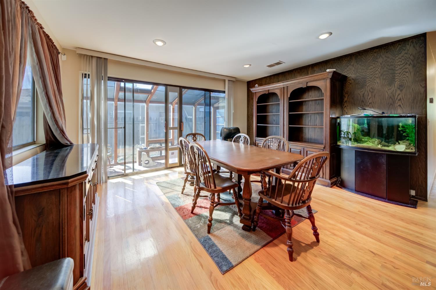 Detail Gallery Image 4 of 21 For 2045 Dorland Dr, Fairfield,  CA 94534 - 3 Beds | 2 Baths