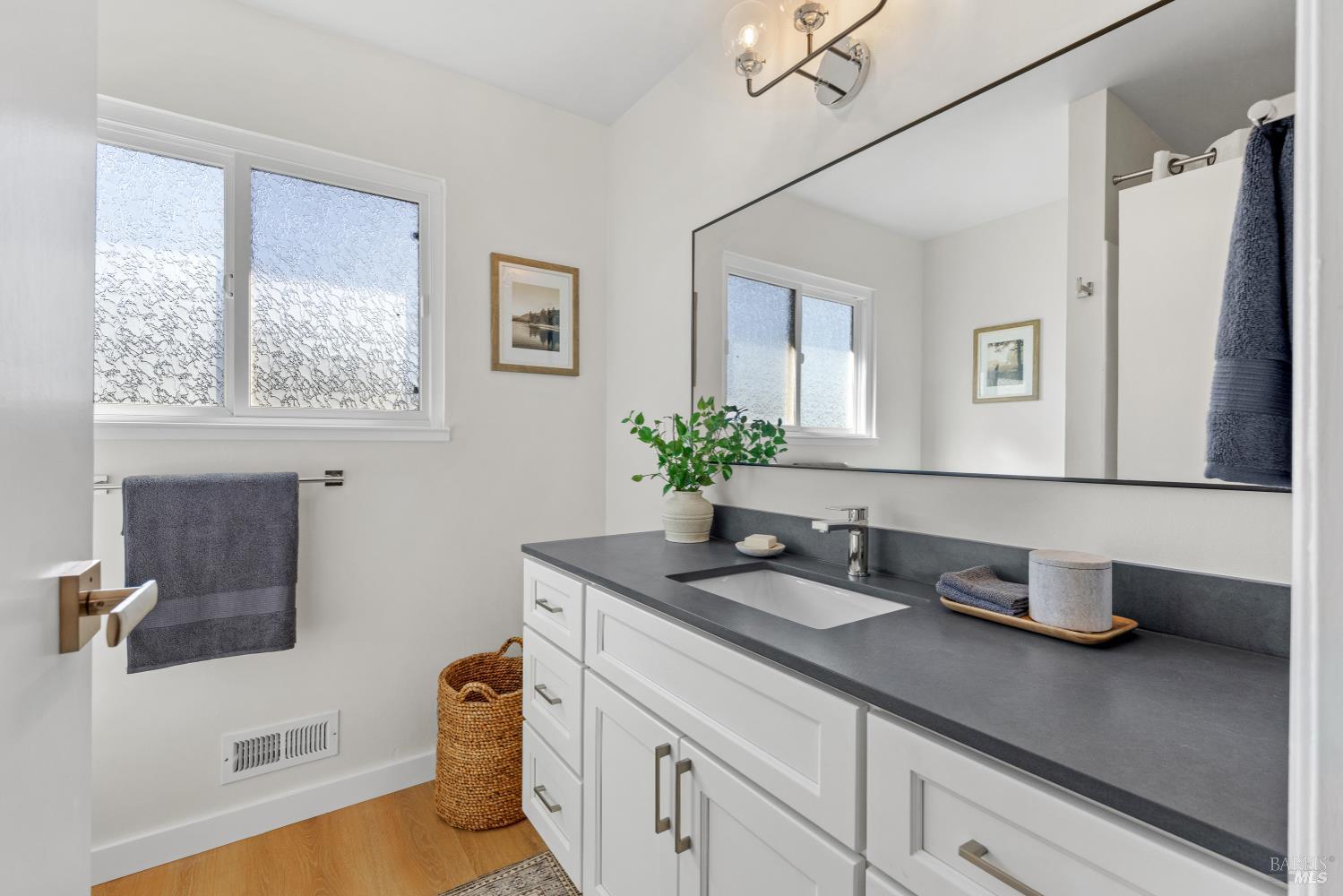 Detail Gallery Image 17 of 25 For 30 De Ford Dr, San Rafael,  CA 94903 - 3 Beds | 2 Baths