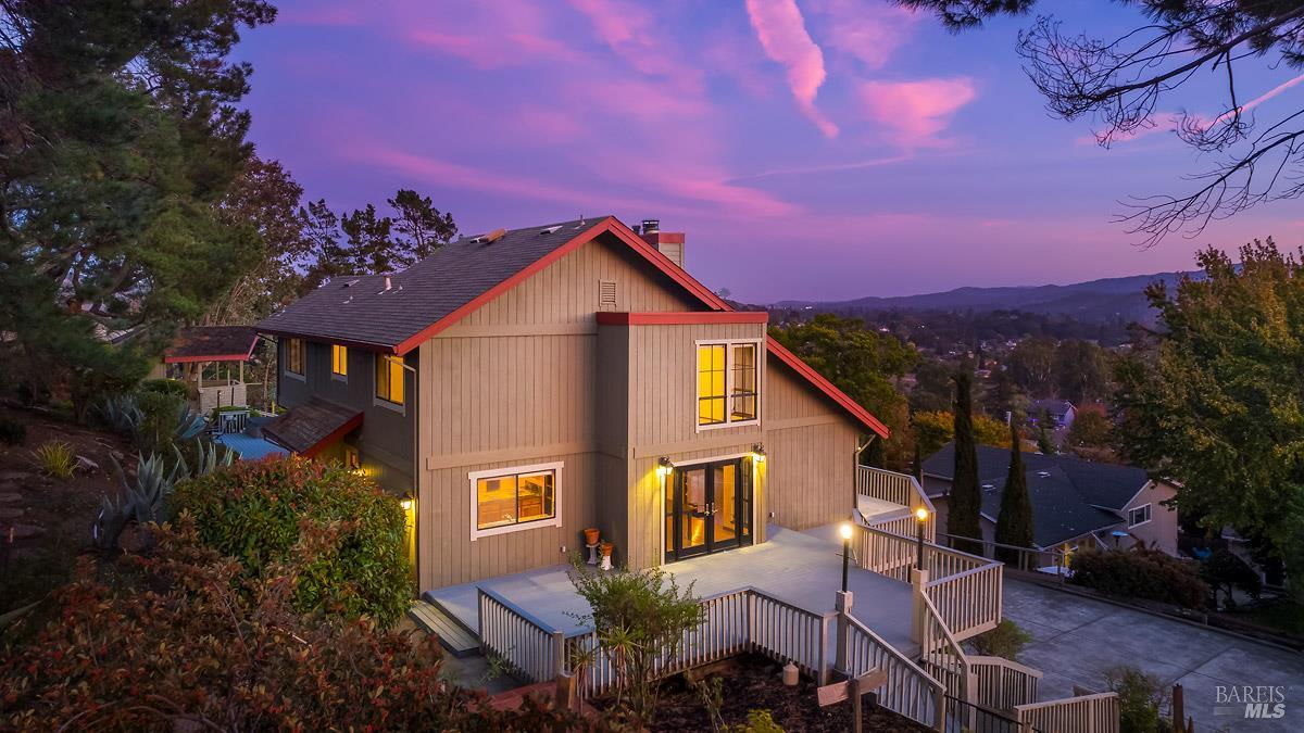 Detail Gallery Image 3 of 35 For 66 Martinez Ct, Novato,  CA 94945 - 4 Beds | 3/1 Baths