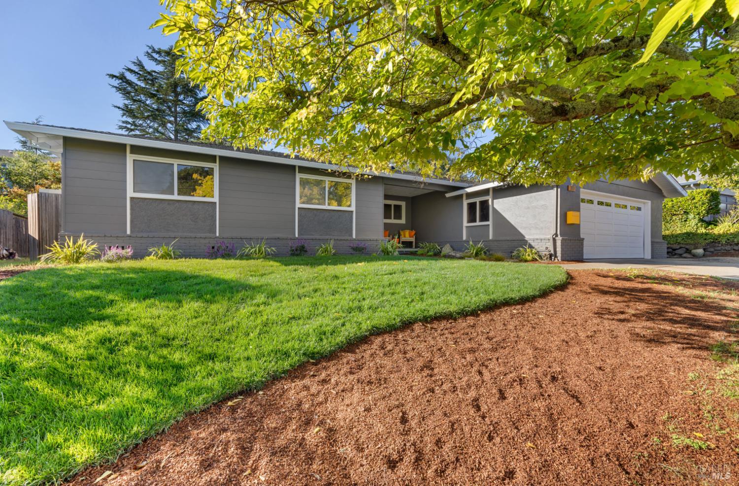 Detail Gallery Image 2 of 25 For 30 De Ford Dr, San Rafael,  CA 94903 - 3 Beds | 2 Baths