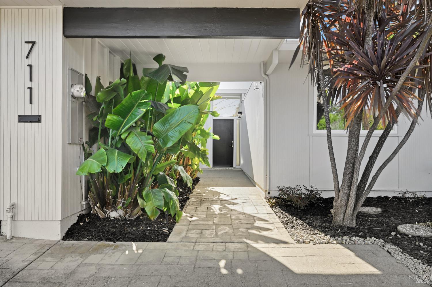 Detail Gallery Image 4 of 58 For 711 Montecillo Rd, San Rafael,  CA 94903 - 4 Beds | 2 Baths