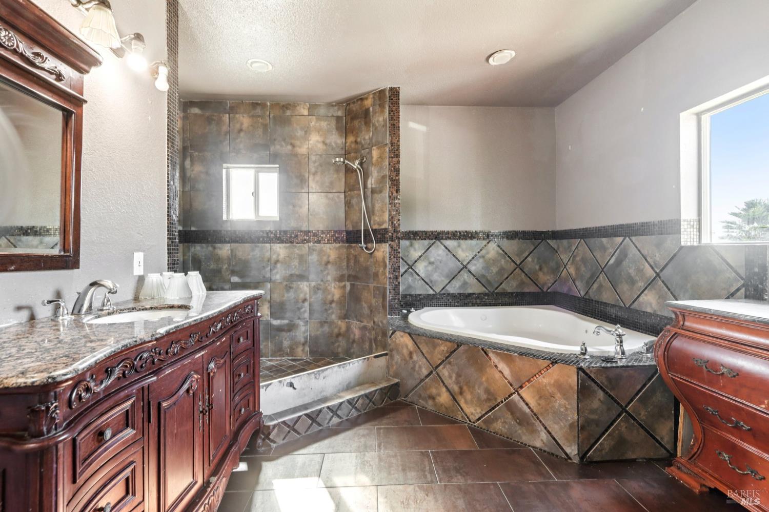 Detail Gallery Image 19 of 56 For 507 Kings Way #B,  Suisun City,  CA 94585 - 10 Beds | 6/1 Baths