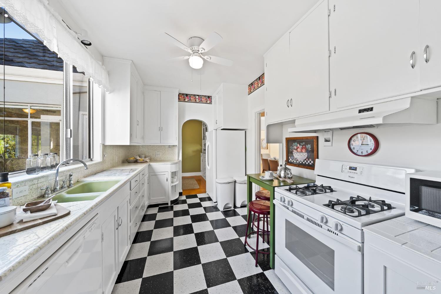 Detail Gallery Image 32 of 67 For 6 Hanns Ave, Vallejo,  CA 94590 - 4 Beds | 2/1 Baths