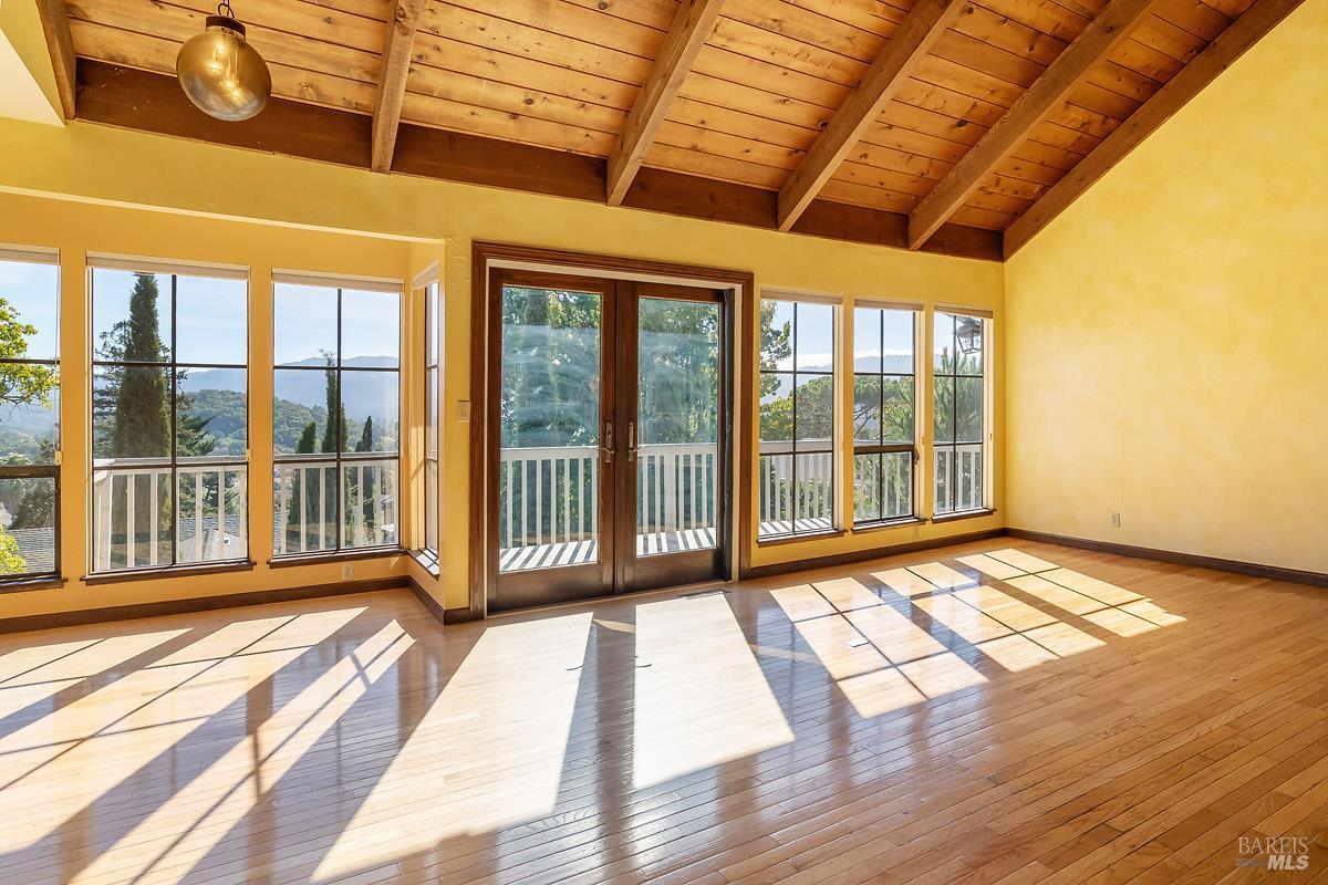 Detail Gallery Image 6 of 35 For 66 Martinez Ct, Novato,  CA 94945 - 4 Beds | 3/1 Baths