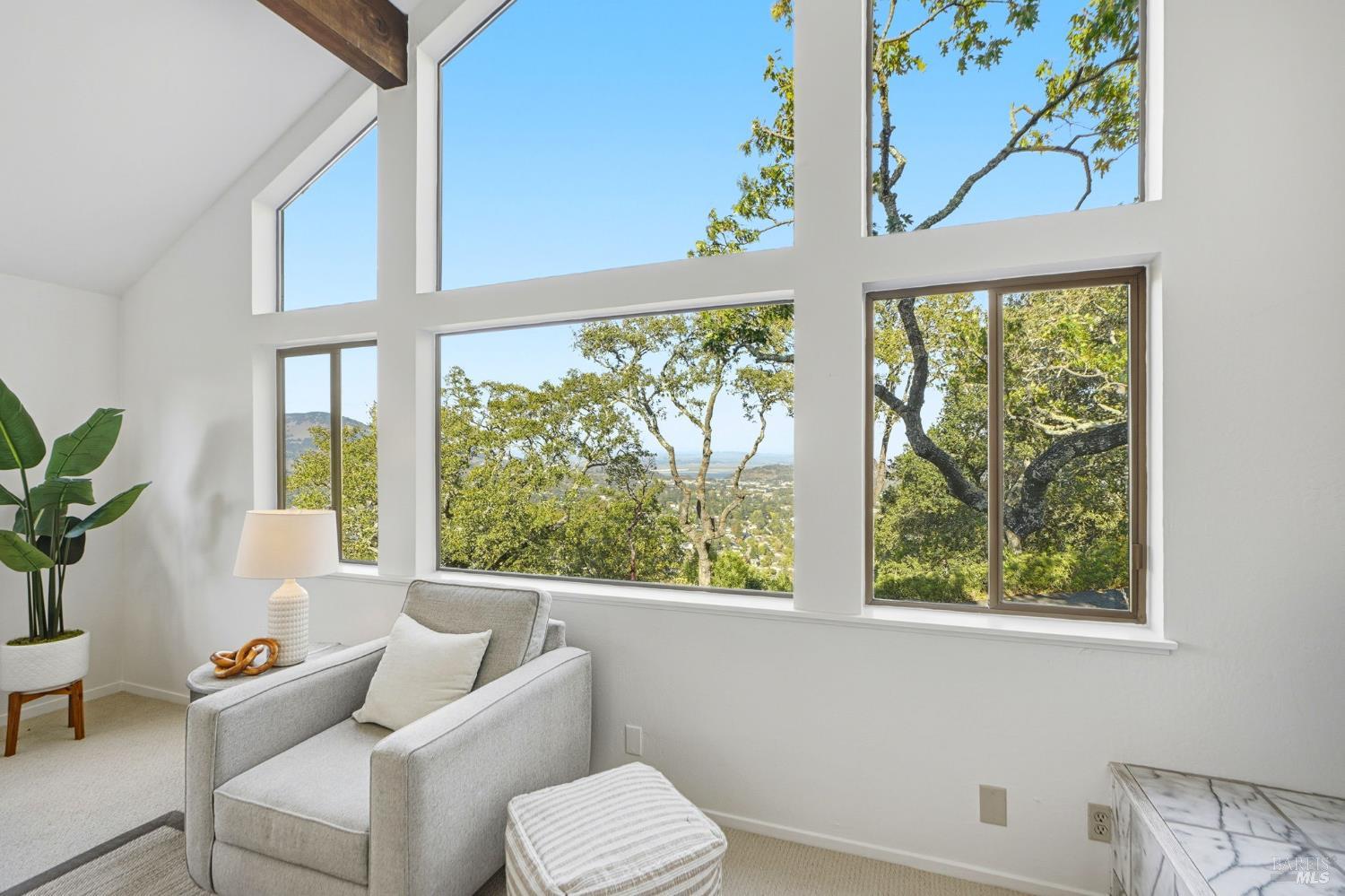 Detail Gallery Image 8 of 51 For 395 Ridge Rd, Novato,  CA 94947 - 3 Beds | 2/1 Baths