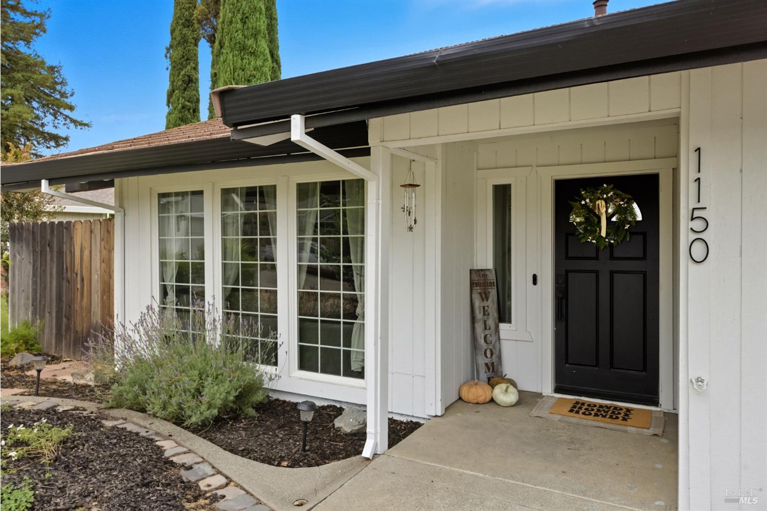 Detail Gallery Image 4 of 41 For 1150 Mulberry Ln, Dixon,  CA 95620 - 3 Beds | 2 Baths