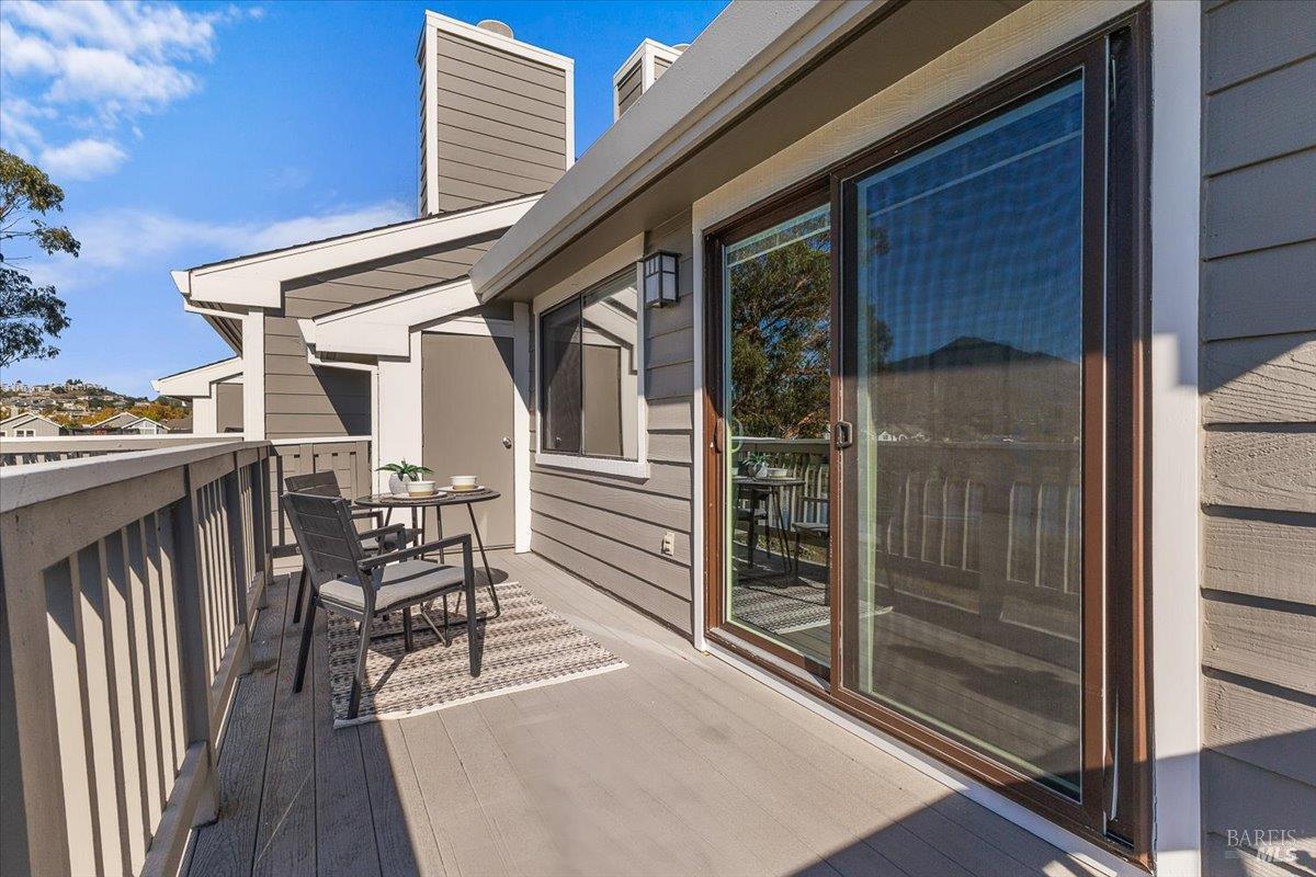 Detail Gallery Image 18 of 58 For 40 Drakes View Cir, Greenbrae,  CA 94904 - 3 Beds | 2/1 Baths