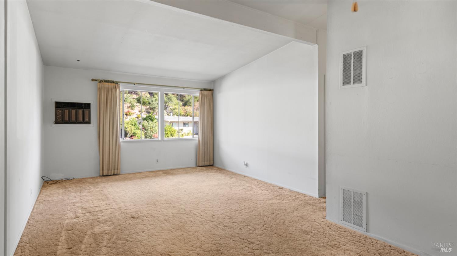 Detail Gallery Image 6 of 30 For 2742 Sheldon Dr, El Sobrante,  CA 94803 - 3 Beds | 2 Baths