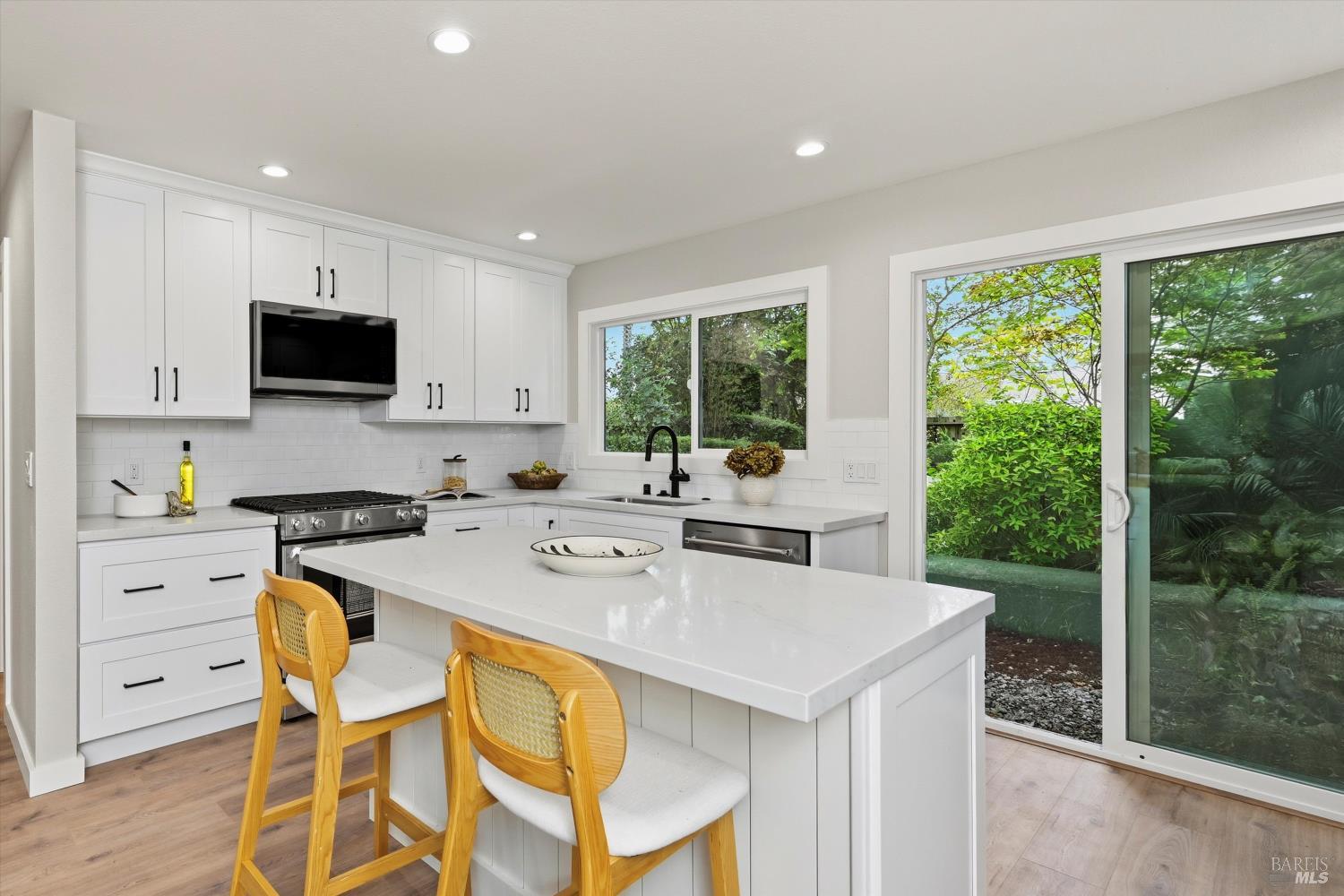 Detail Gallery Image 5 of 35 For 8440 Lasalle Ave, Cotati,  CA 94931 - 3 Beds | 2 Baths