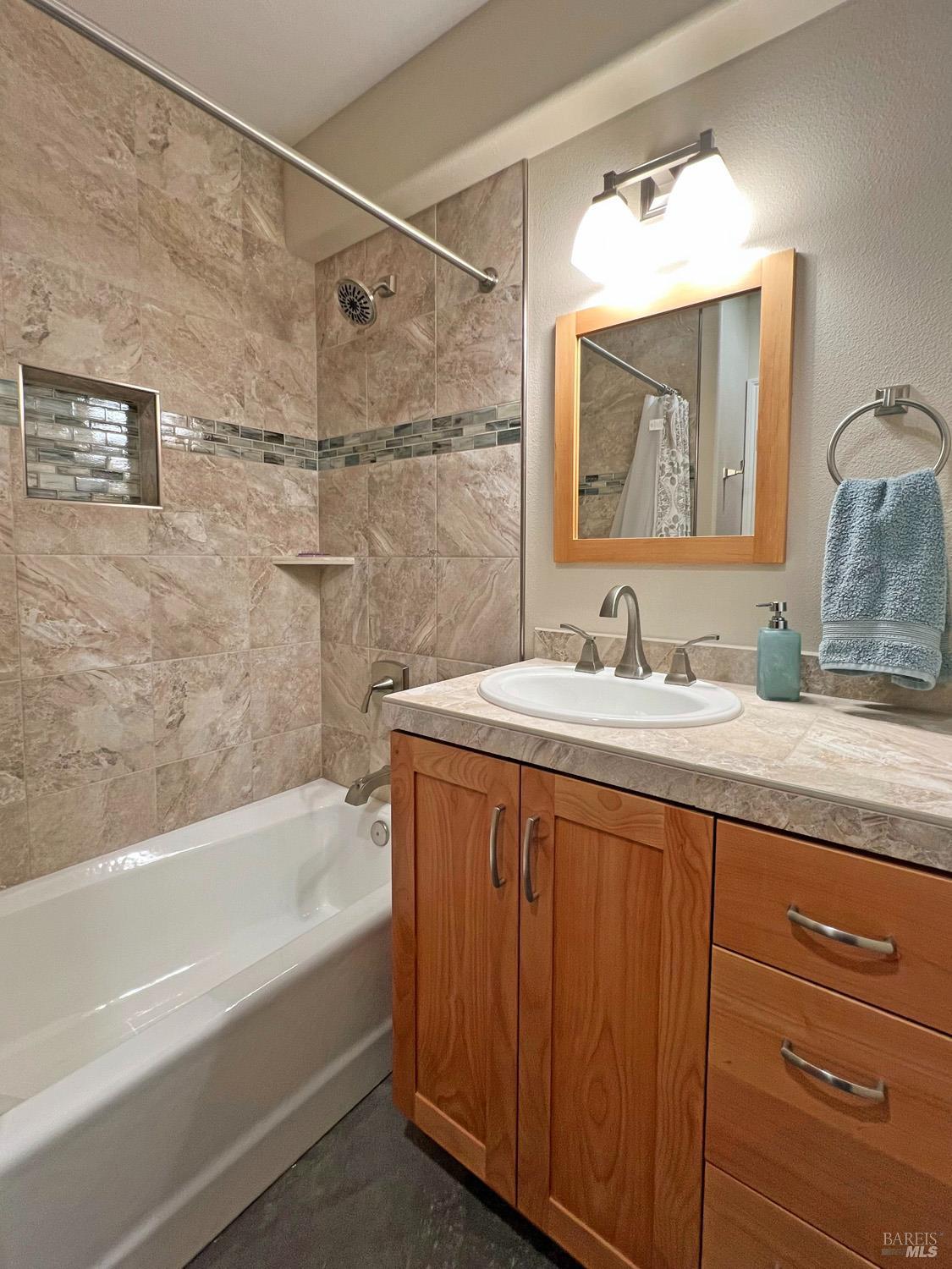 Detail Gallery Image 34 of 70 For 11401 Bakers Creek Rd, Redwood Valley,  CA 95470 - 2 Beds | 2/1 Baths