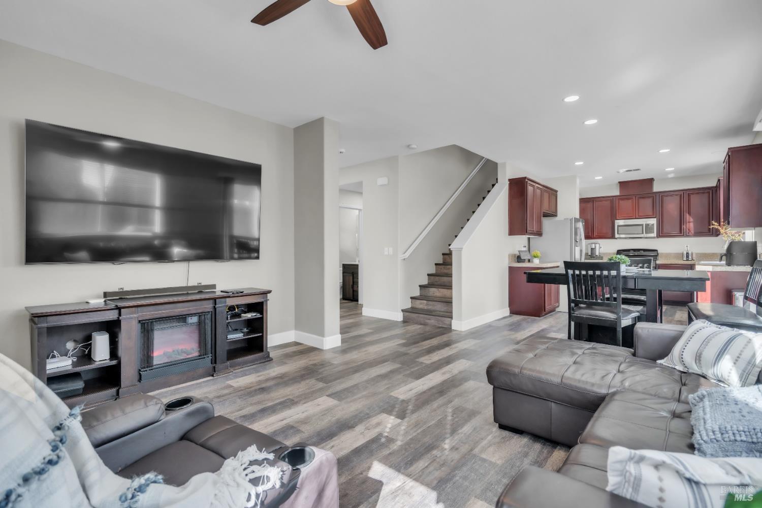 Detail Gallery Image 24 of 51 For 2042 Hamstead Ct, Vacaville,  CA 95687 - 5 Beds | 2/1 Baths