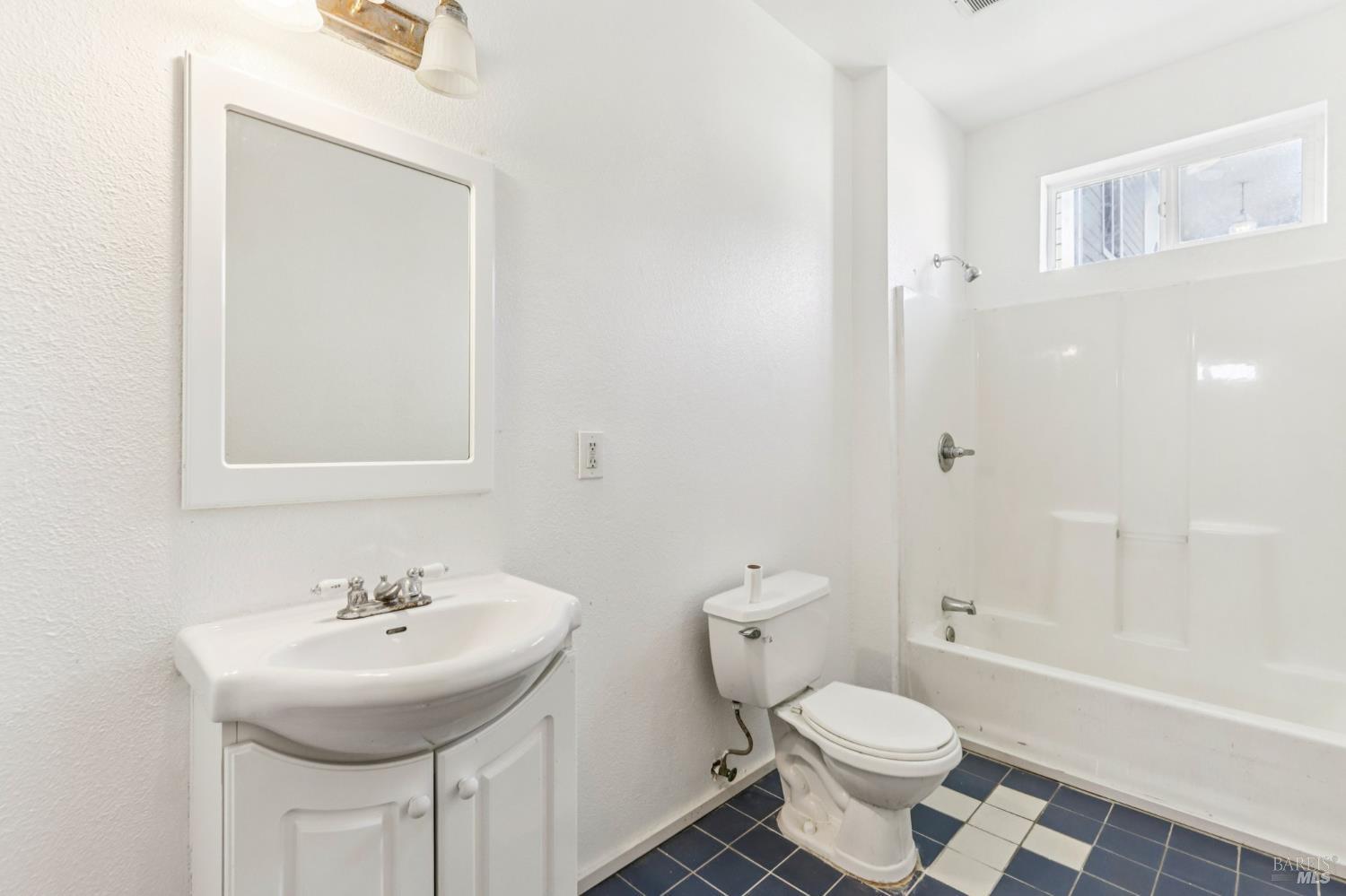 Detail Gallery Image 36 of 56 For 507 Kings Way #B,  Suisun City,  CA 94585 - 10 Beds | 6/1 Baths