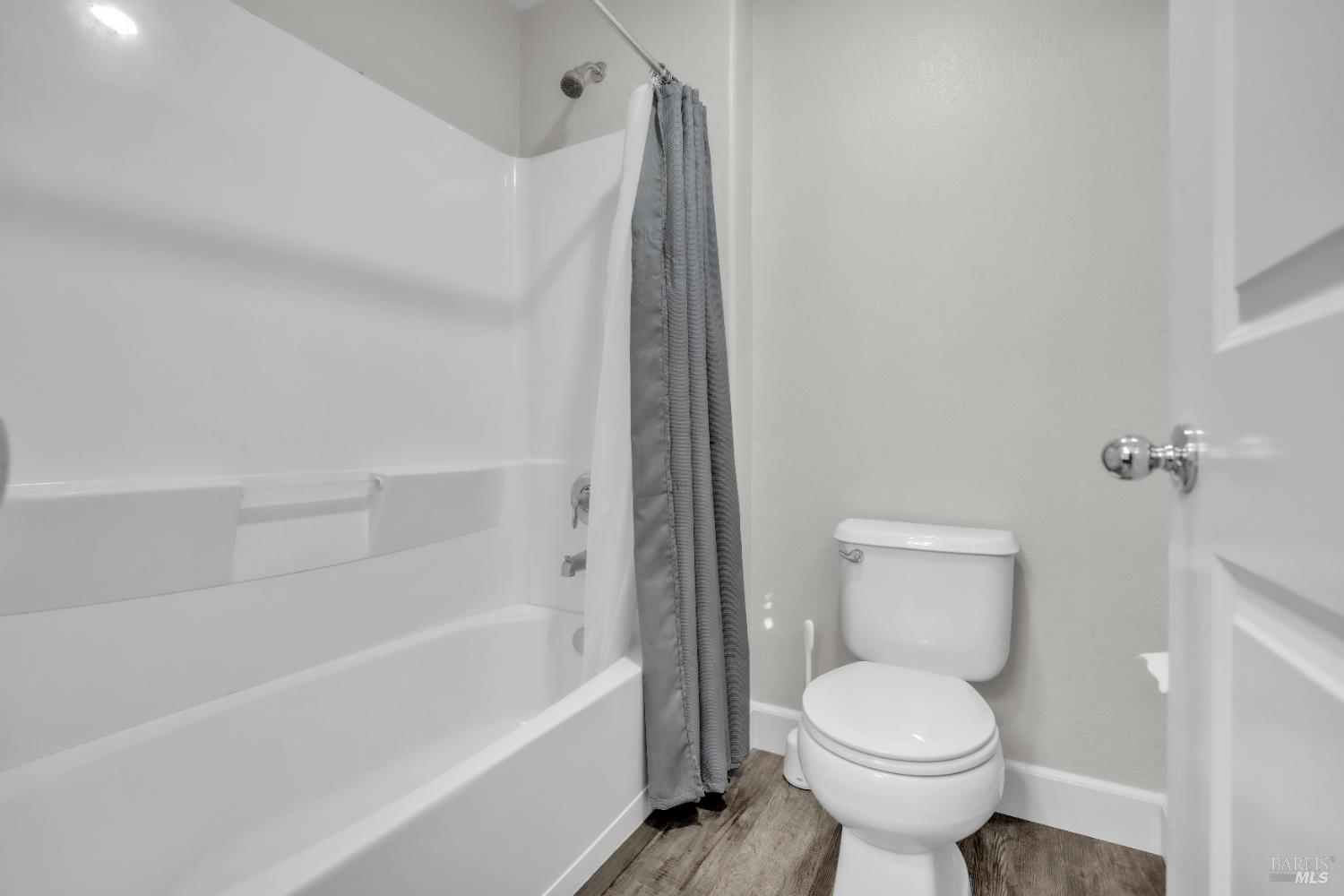 Detail Gallery Image 45 of 51 For 2042 Hamstead Ct, Vacaville,  CA 95687 - 5 Beds | 2/1 Baths