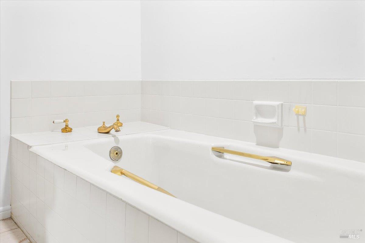 Detail Gallery Image 35 of 58 For 40 Drakes View Cir, Greenbrae,  CA 94904 - 3 Beds | 2/1 Baths