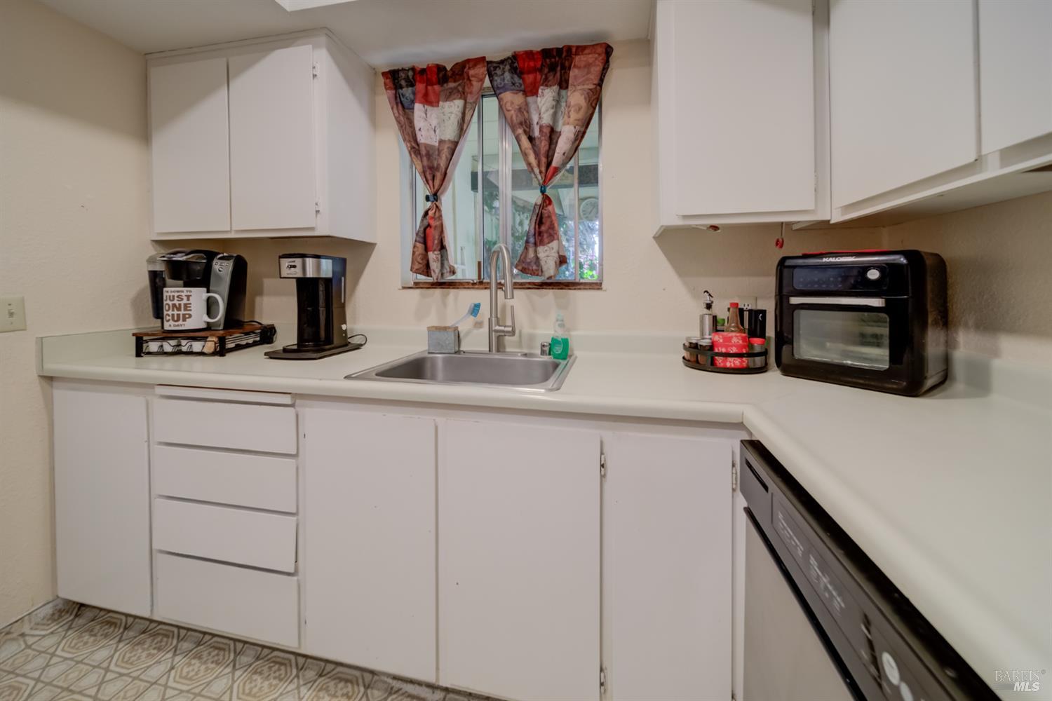 Detail Gallery Image 2 of 21 For 2045 Dorland Dr, Fairfield,  CA 94534 - 3 Beds | 2 Baths