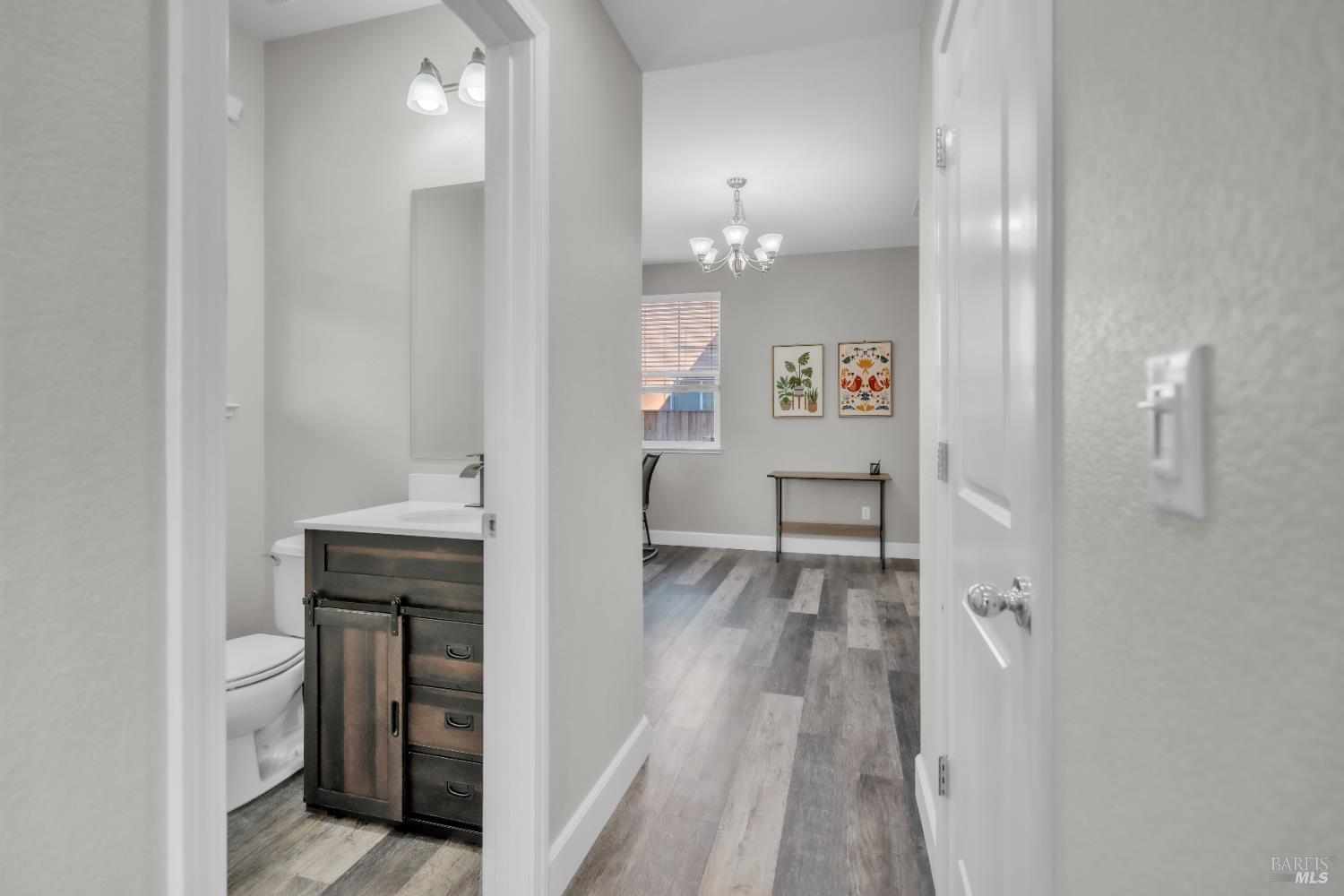 Detail Gallery Image 16 of 51 For 2042 Hamstead Ct, Vacaville,  CA 95687 - 5 Beds | 2/1 Baths