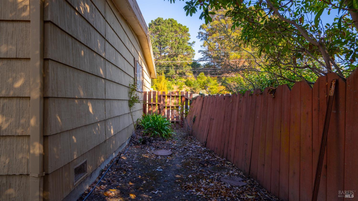 Detail Gallery Image 25 of 30 For 2742 Sheldon Dr, El Sobrante,  CA 94803 - 3 Beds | 2 Baths