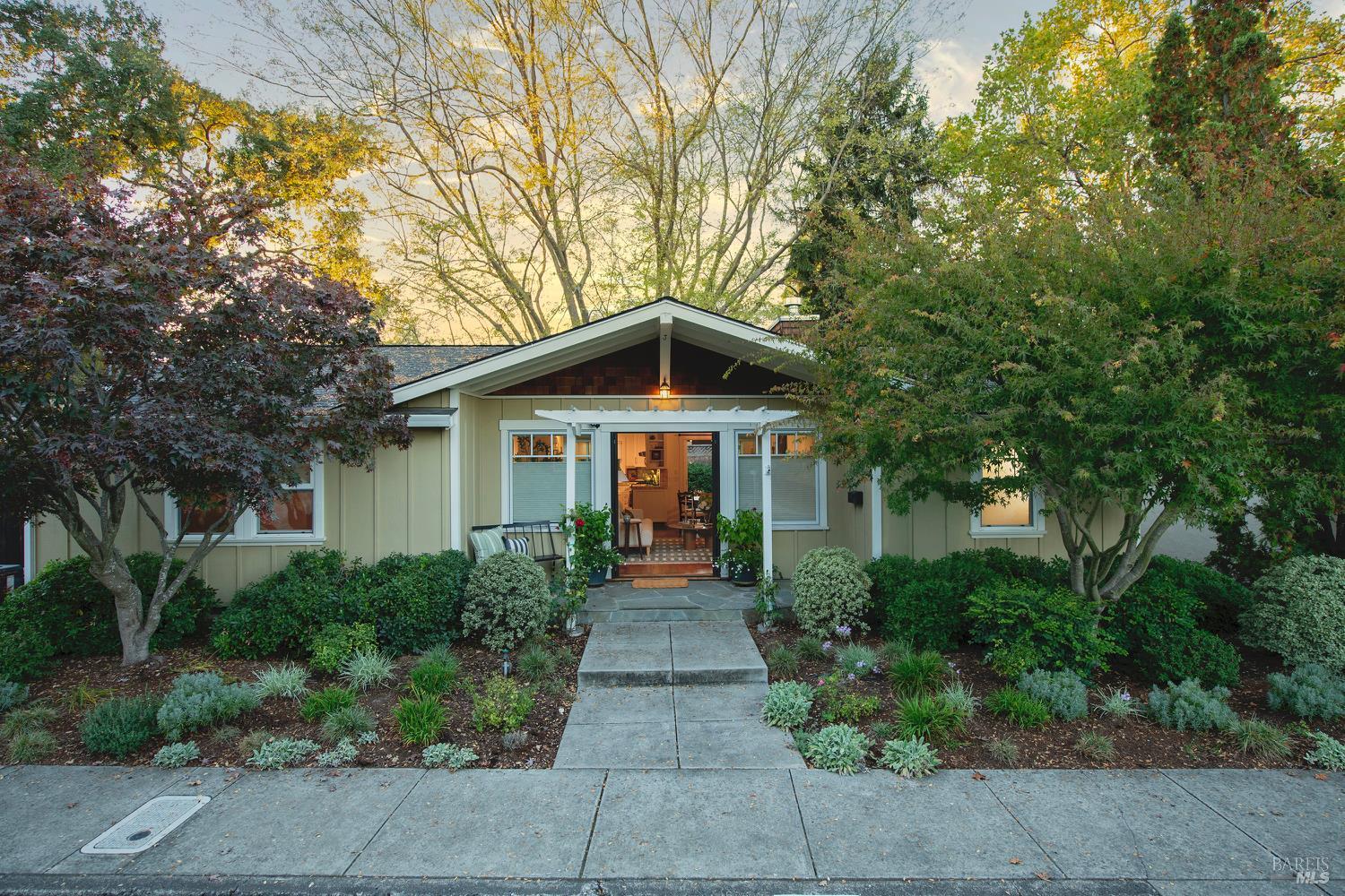 Detail Gallery Image 5 of 42 For 429 Moll Ct, Sonoma,  CA 95476 - 3 Beds | 2 Baths