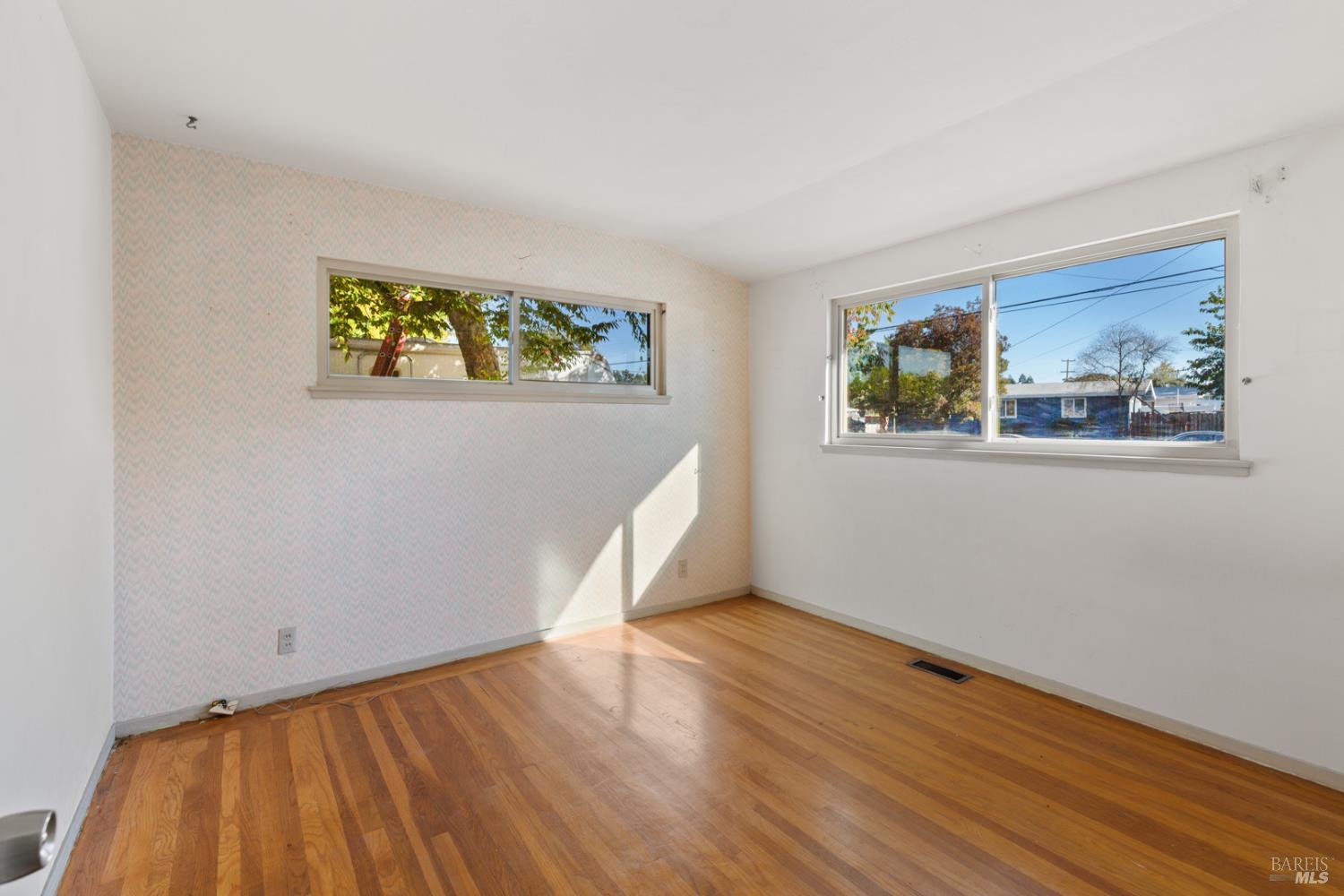 Detail Gallery Image 9 of 22 For 1121 N P St, Livermore,  CA 94551 - 3 Beds | 2 Baths