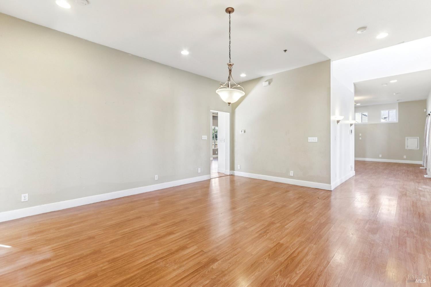 Detail Gallery Image 15 of 56 For 507 Kings Way #B,  Suisun City,  CA 94585 - 10 Beds | 6/1 Baths