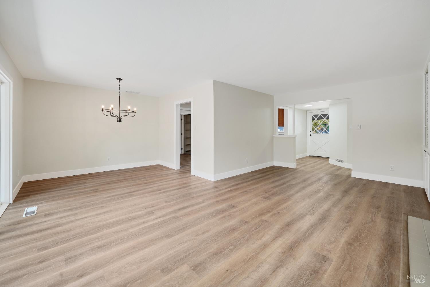 Detail Gallery Image 8 of 33 For 621 W D St, Dixon,  CA 95620 - 4 Beds | 2 Baths