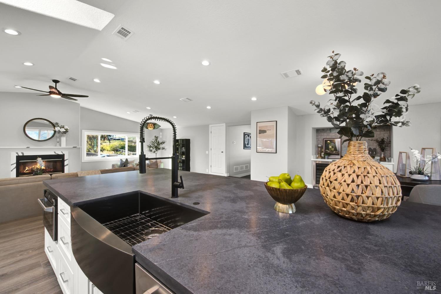 Detail Gallery Image 14 of 75 For 199 Berryessa Dr, Napa,  CA 94558 - 4 Beds | 5/1 Baths