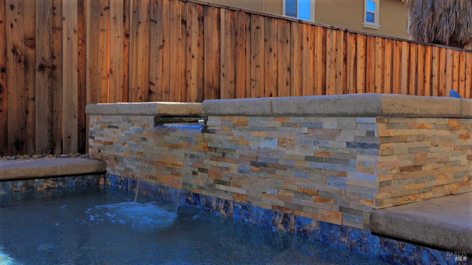 Detail Gallery Image 4 of 51 For 2042 Hamstead Ct, Vacaville,  CA 95687 - 5 Beds | 2/1 Baths