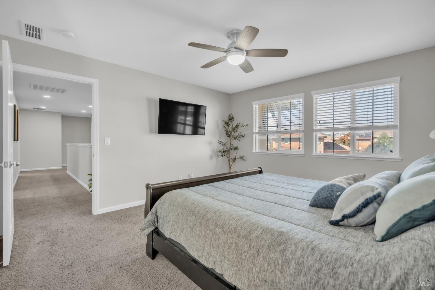 Detail Gallery Image 44 of 51 For 2042 Hamstead Ct, Vacaville,  CA 95687 - 5 Beds | 2/1 Baths