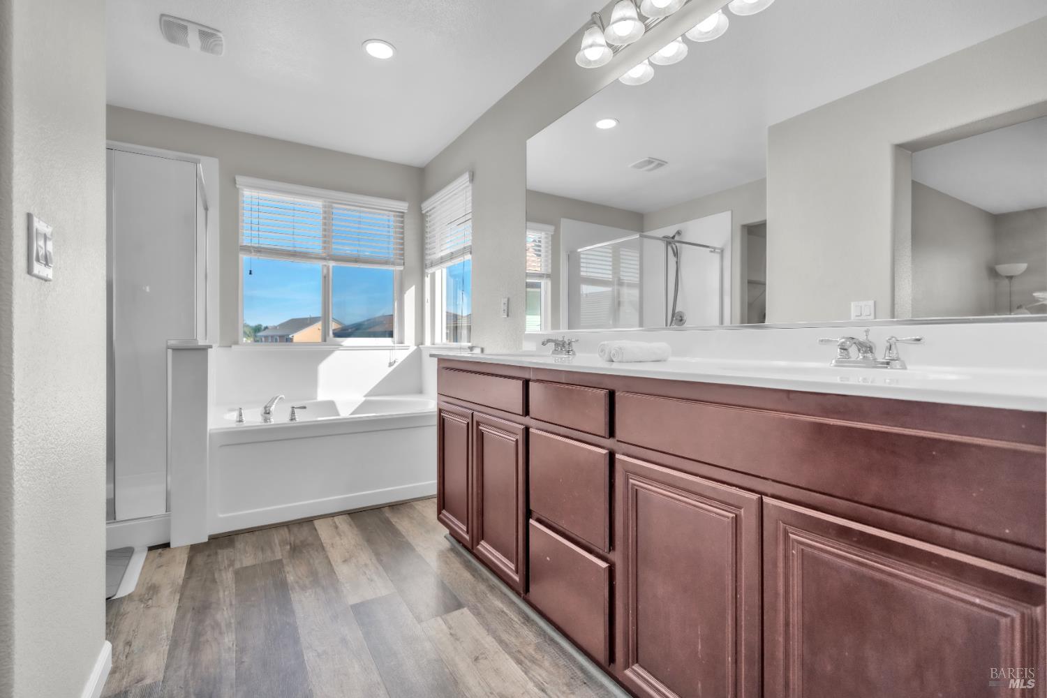 Detail Gallery Image 35 of 51 For 2042 Hamstead Ct, Vacaville,  CA 95687 - 5 Beds | 2/1 Baths